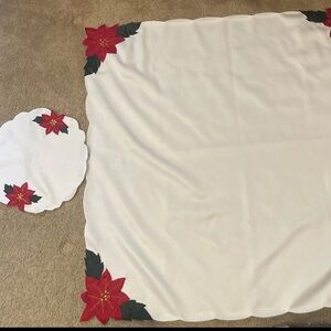 Christmas Runner & Doily Red Poinsettia